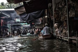Bangkok, river, market — Download MT4 to Access Markets and Execute Trades Seamlessly